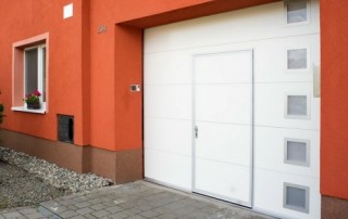 Vrata s integrovanými vstupními dveřmi č.2
